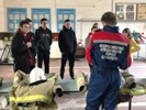 Тренировка для новобранцев пожарно-спасательного отряда